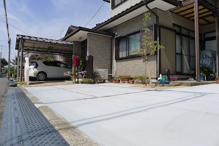 滋賀　守山　外構　エクステリア　リフォームガーデン　リガーデン　デザイン　駐車場　増築　デザイン　設計　おしゃれ　ガーデンジョリパット　門柱　アプローチ　ナチュラル　かわい　ガーデニング　ソリッソプラス　ソリッソプラス　野洲