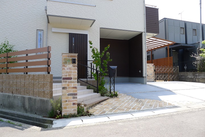 外構　エクステリア　庭　ガーデン　滋賀　湖南市　野洲　古耐火レンガ　口コミ　おしゃれ　おすすめ　ランキング　マルバノキ　白目地