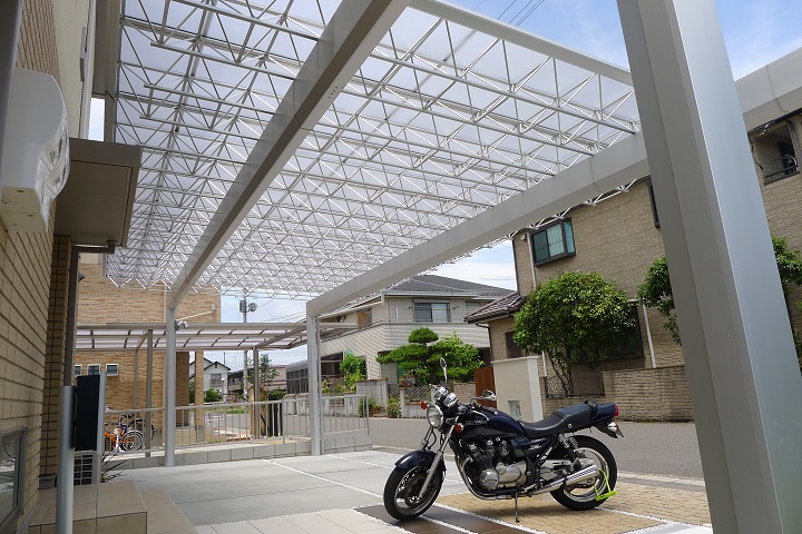 駐車場　土間コンクリート　刷毛引仕上　砂利目地